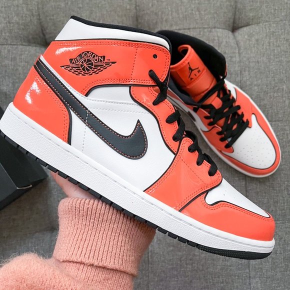 🤍🧡🖤 Air Jordan 1 retro mid orange shoes - Picture 3 of 4